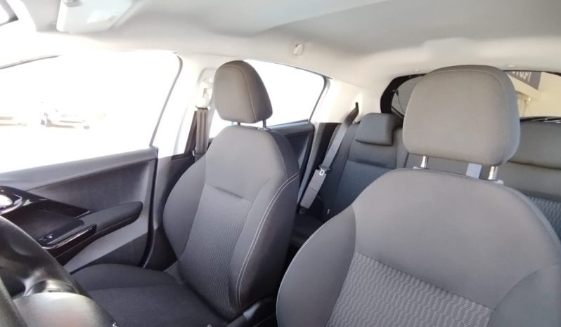 Peugeot 208 completo