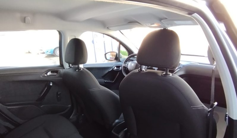 Peugeot 208 completo