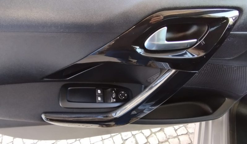 Peugeot 208 completo