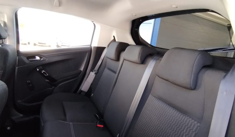 Peugeot 208 completo