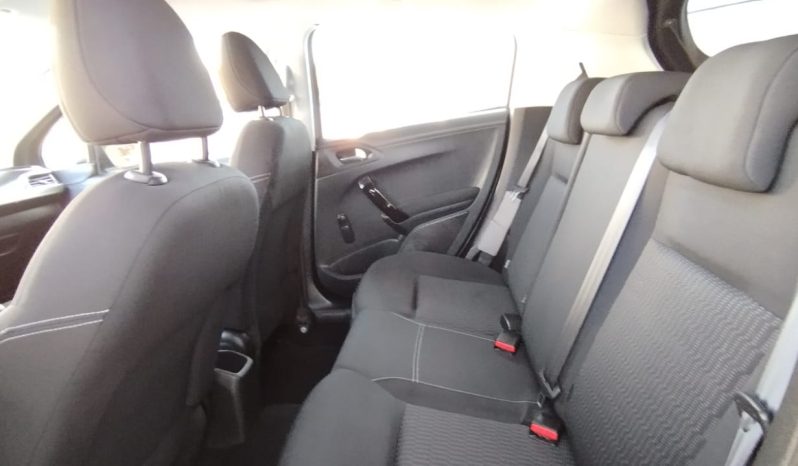 Peugeot 208 completo