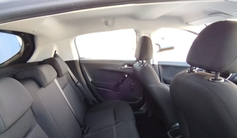 Peugeot 208 completo