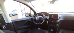 Peugeot 208 completo