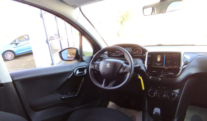 Peugeot 208 completo