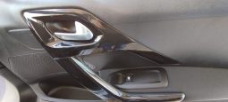 Peugeot 208 completo