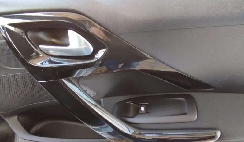 Peugeot 208 completo