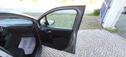 Peugeot 208 completo