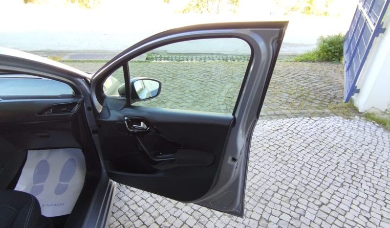 Peugeot 208 completo