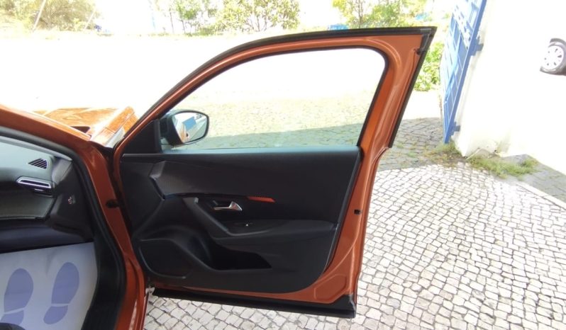 Peugeot e-2008 completo