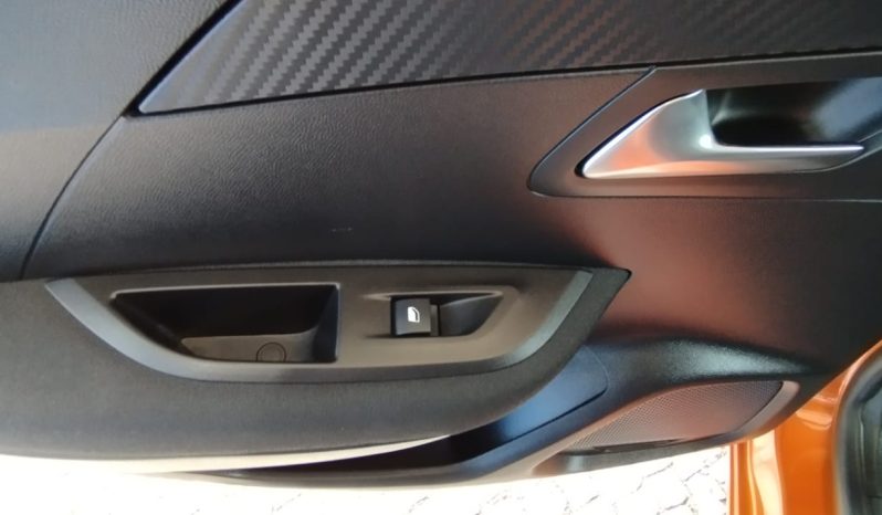 Peugeot e-2008 completo