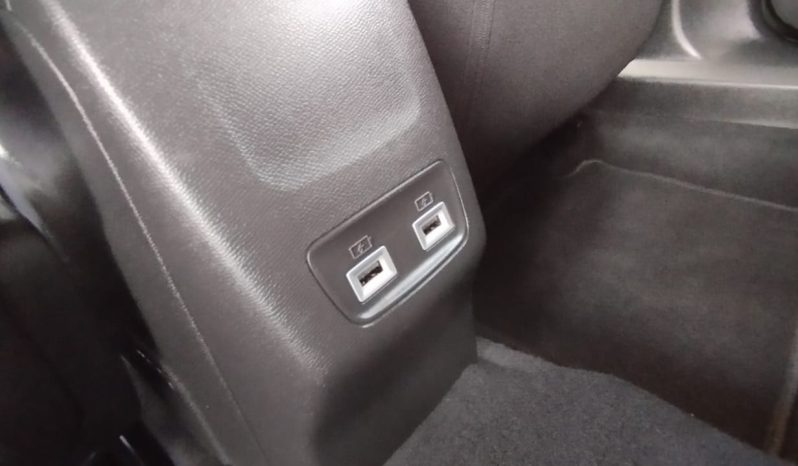 Peugeot e-2008 completo