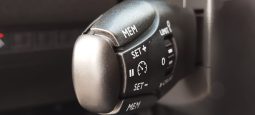 Peugeot e-2008 completo