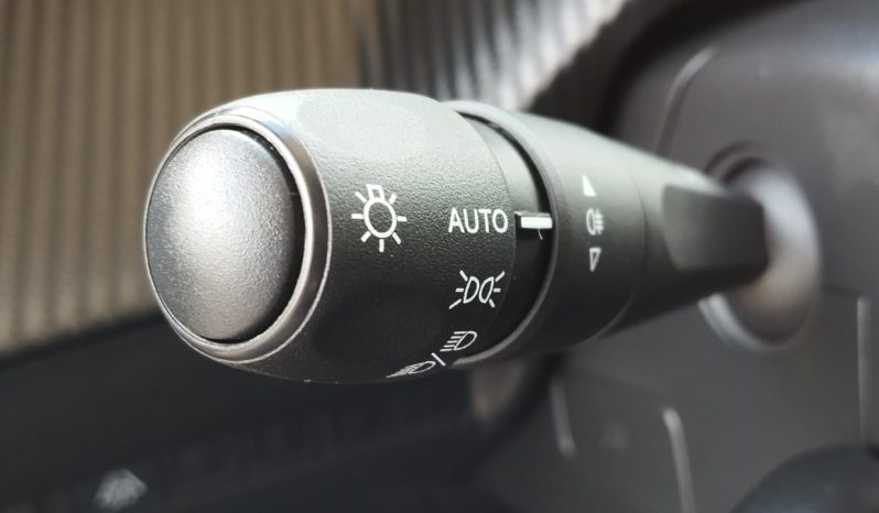 Peugeot e-2008 completo