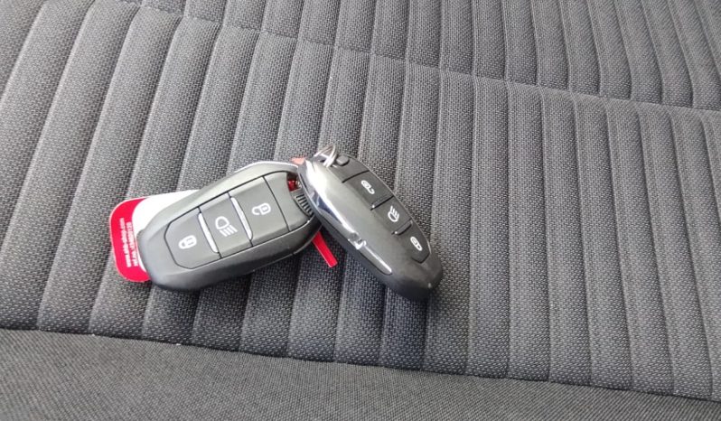 Peugeot e-2008 completo