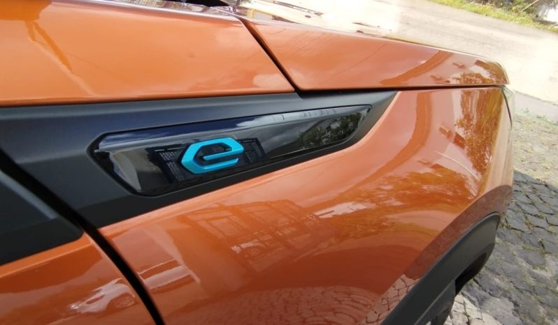 Peugeot e-2008 completo