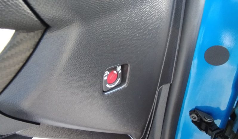 Peugeot e-208 completo