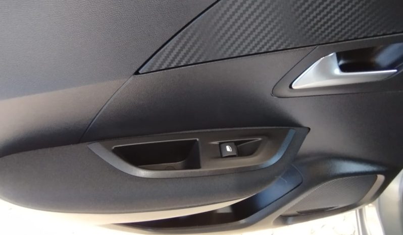 Peugeot e-2008 completo