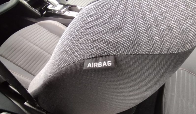 Peugeot e-2008 completo