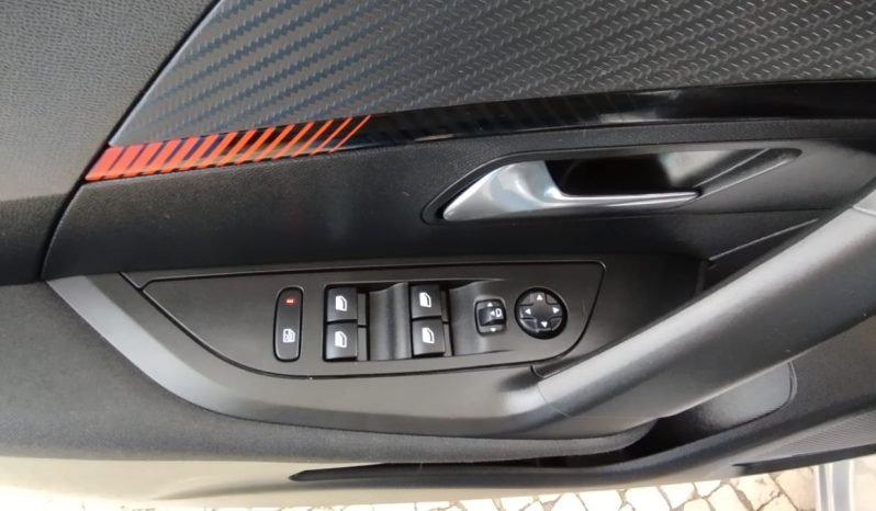 Peugeot e-2008 completo