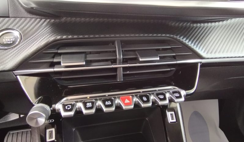 Peugeot e-2008 completo