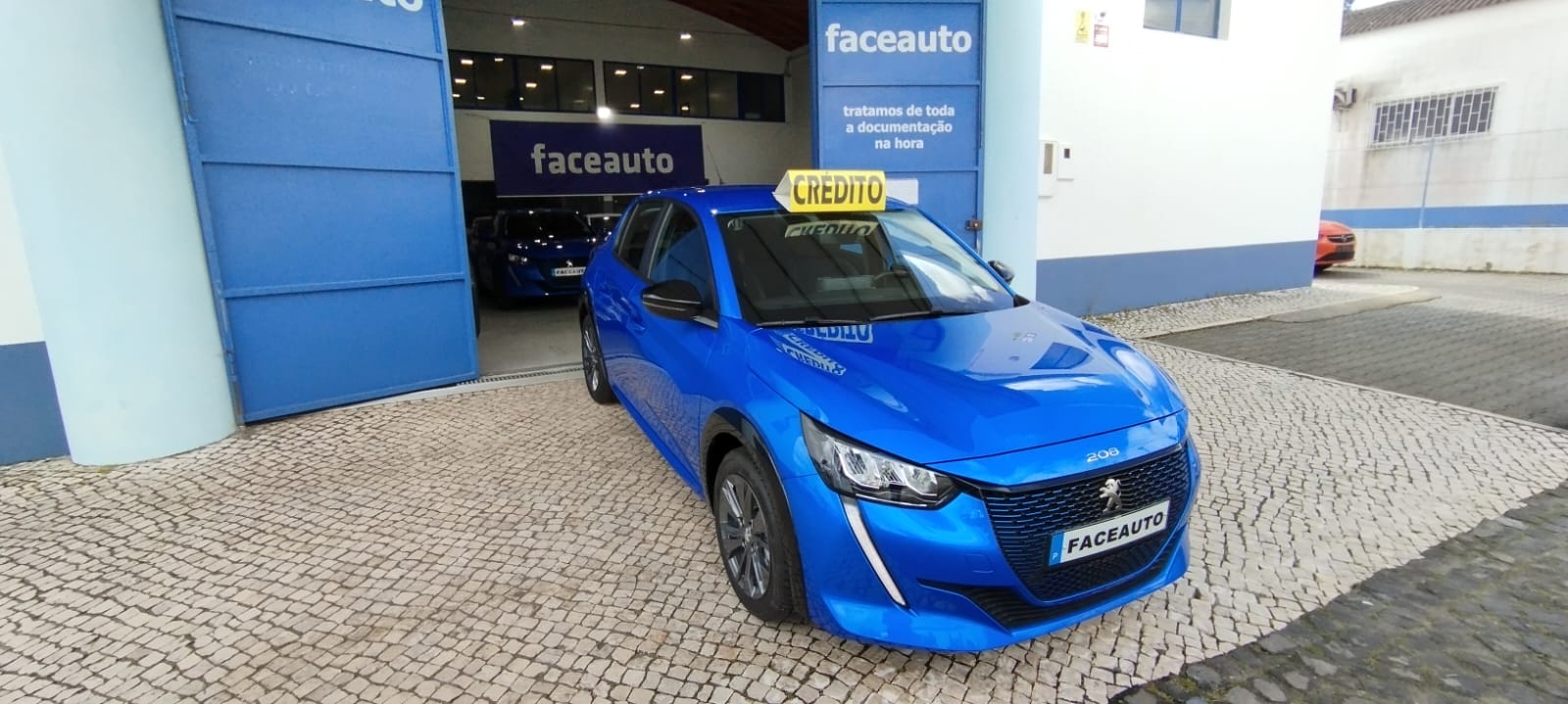 Peugeot e-208