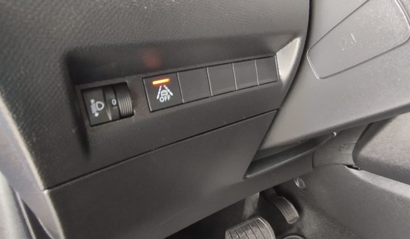 Peugeot e-208 completo