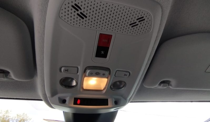 Peugeot e-208 completo