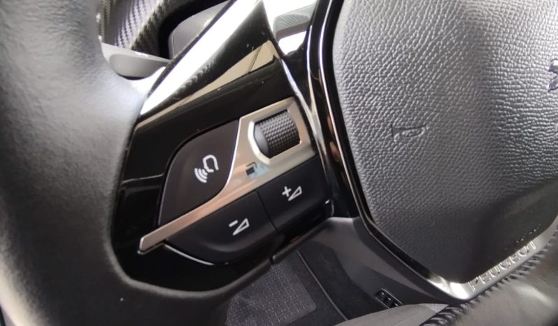 Peugeot e-208 completo