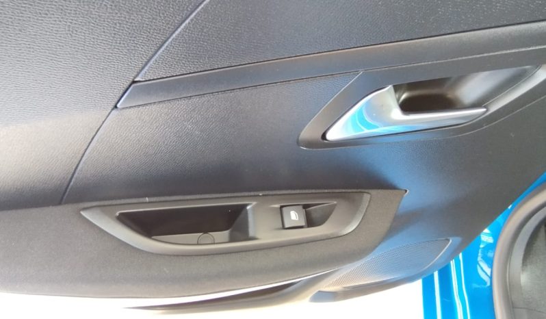 Peugeot e-208 completo