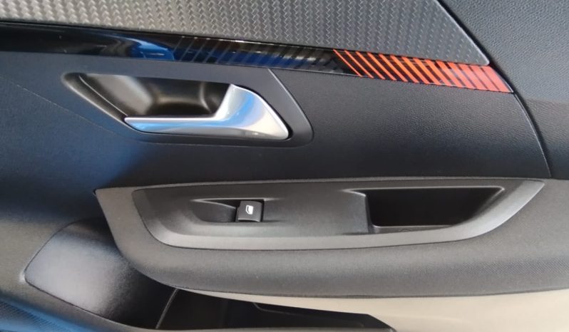 Peugeot e-208 completo