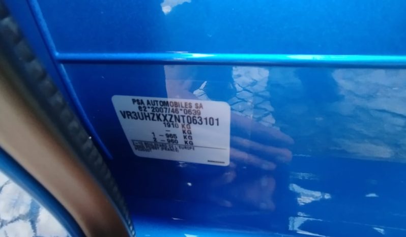 Peugeot e-208 completo