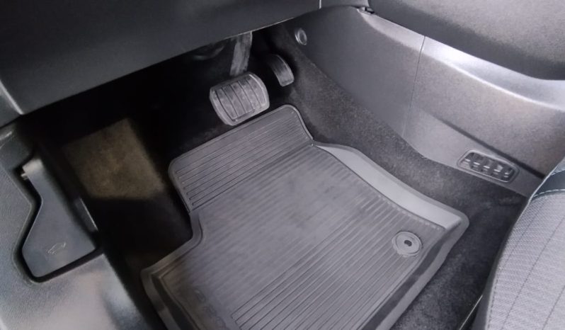 Peugeot e-2008 completo