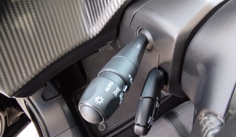Peugeot e-2008 completo