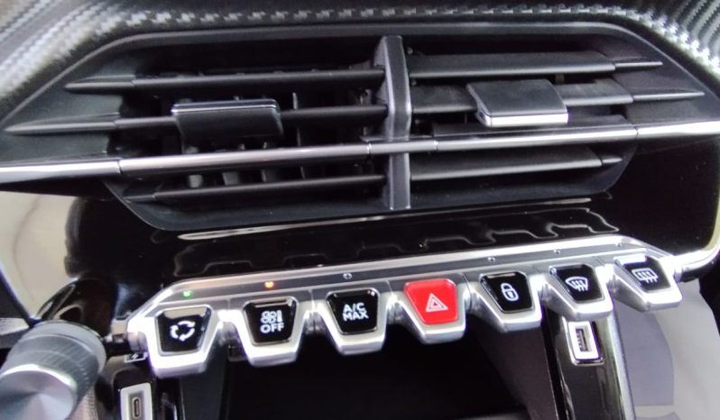 Peugeot e-2008 completo
