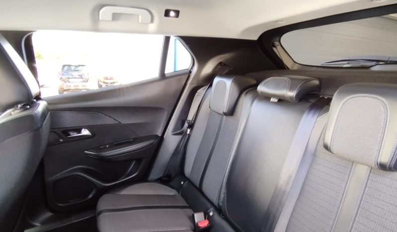 Peugeot e-2008 completo