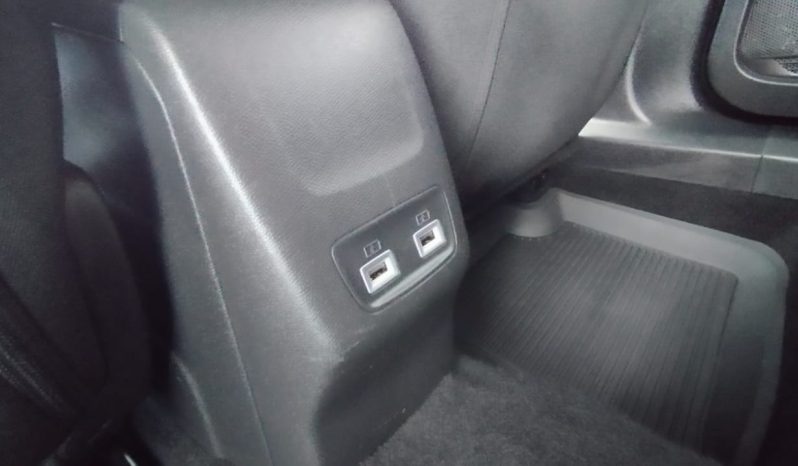 Peugeot e-2008 completo