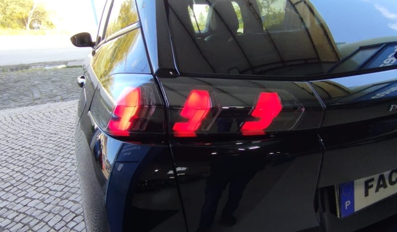 Peugeot e-2008 completo