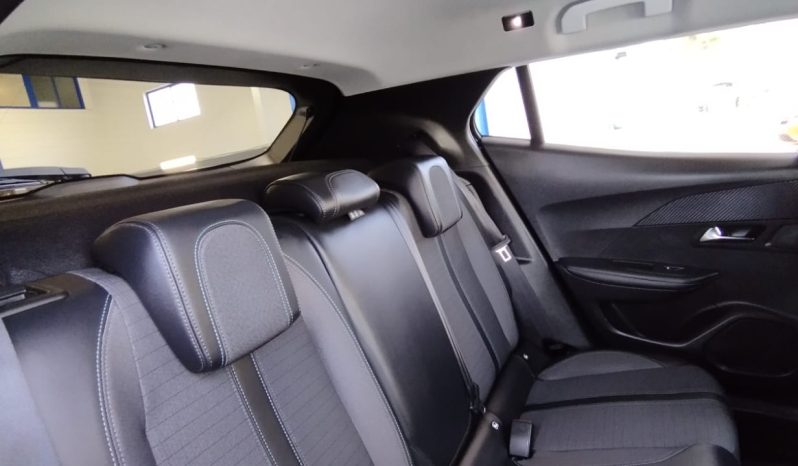 Peugeot e-2008 completo