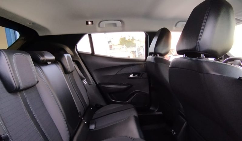 Peugeot e-2008 completo