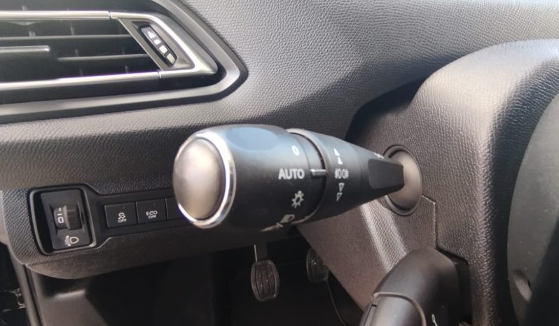 Peugeot 308 completo
