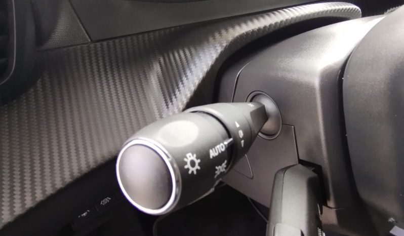Peugeot e-208 GTLine completo