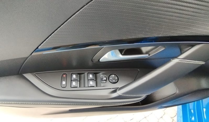 Peugeot e-208 GTLine completo