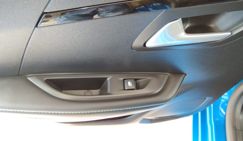 Peugeot e-208 GTLine completo