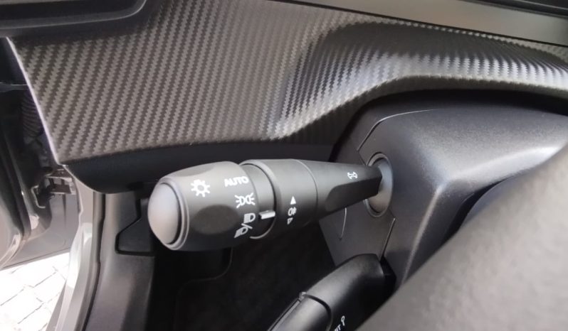 Peugeot e-208 completo