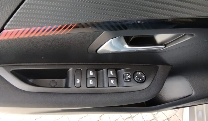 Peugeot e-208 completo