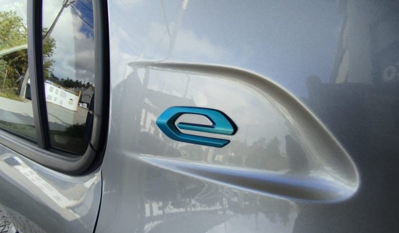 Peugeot e-208 completo