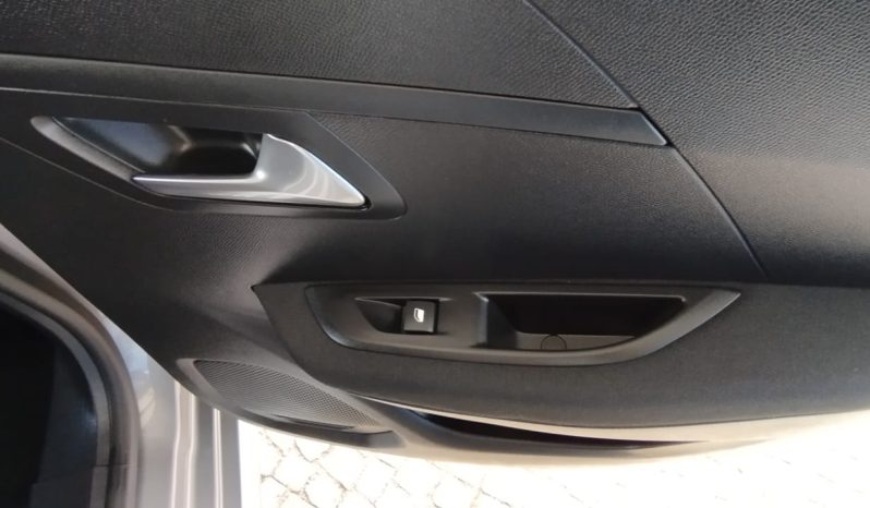 Peugeot e-208 completo