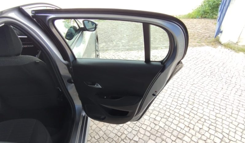 Peugeot e-208 completo