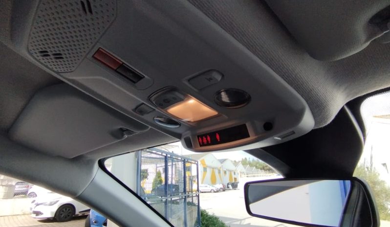 Peugeot e-208 completo