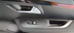 Peugeot e-208 completo